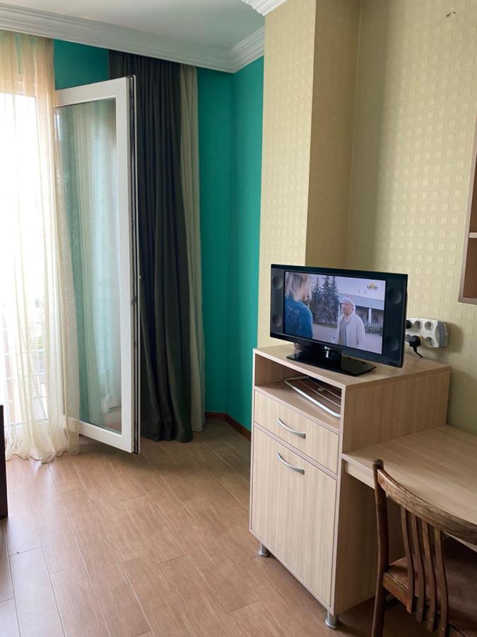 Nina'S Apartment On Gorgasali Batumi Exterior photo